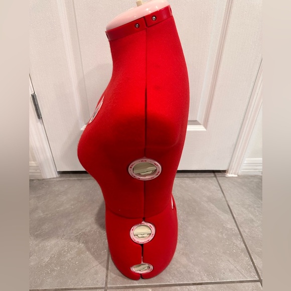 **Sold** Singer 150 red dress form adjustable sizes - Picture 3 of 5